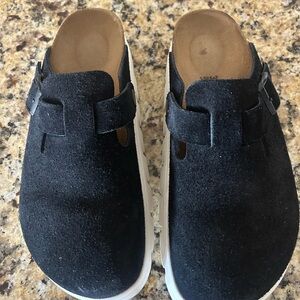 Women’s Black Slip-On Suede Clogs - Comfortable Everyday Wear